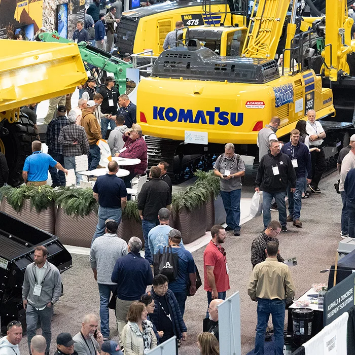 Walkway at World of Asphalt 2022 with a lot of people and exhibits in the back of Caterpillar, Kenco and Volvo