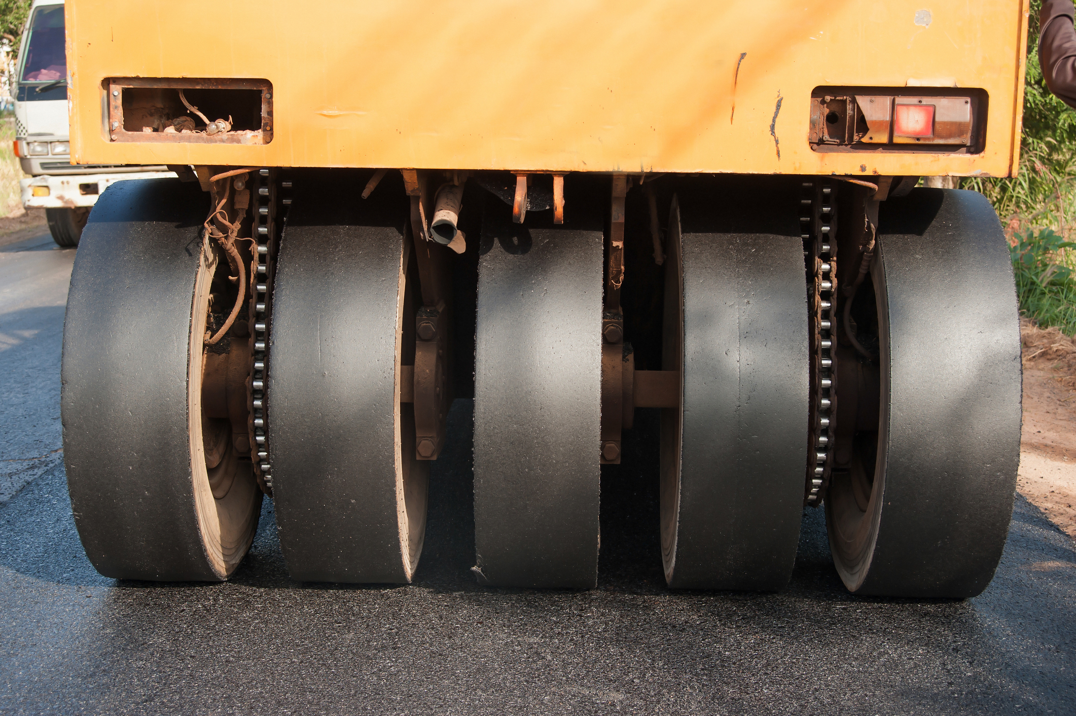 Pneumatic rollers of used manipulate asphalt
